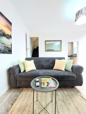Home in Leeds,Free parking,WiFi
